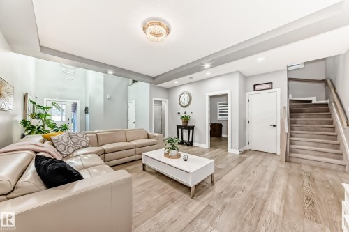 17920 59 Street, Edmonton, AB - Indoor Photo Showing Living Room