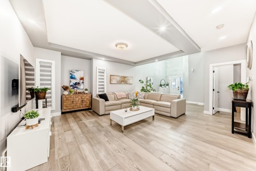 17920 59 Street, Edmonton, AB - Indoor Photo Showing Living Room