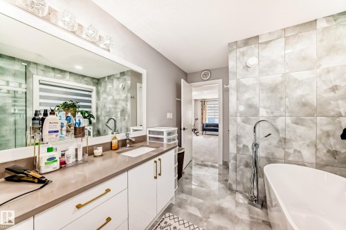 17920 59 Street, Edmonton, AB - Indoor Photo Showing Bathroom