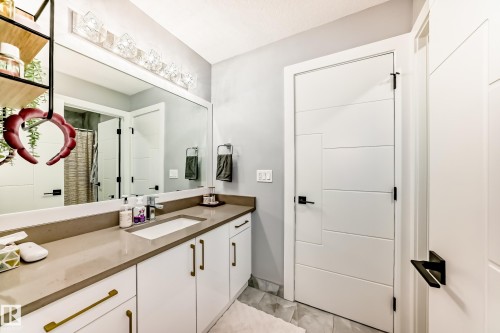 17920 59 Street, Edmonton, AB - Indoor Photo Showing Bathroom