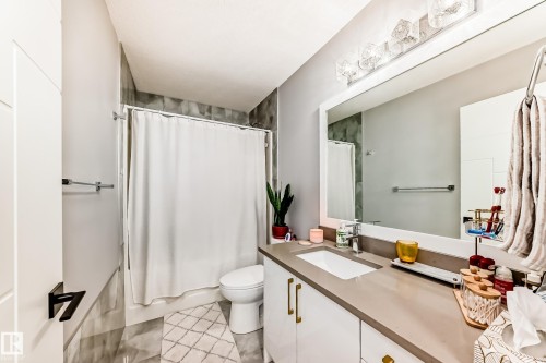 17920 59 Street, Edmonton, AB - Indoor Photo Showing Bathroom