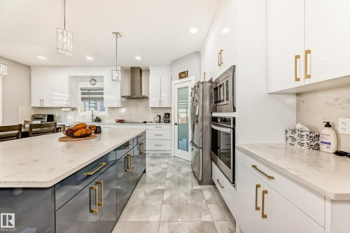 17920 59 Street, Edmonton, AB - Indoor Photo Showing Kitchen With Upgraded Kitchen