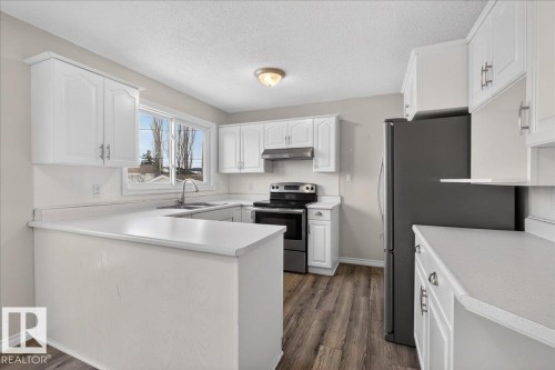 8 Erie Street S, Devon, AB - Indoor Photo Showing Kitchen