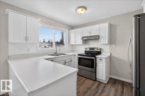 8 Erie Street S, Devon, AB - Indoor Photo Showing Kitchen With Double Sink