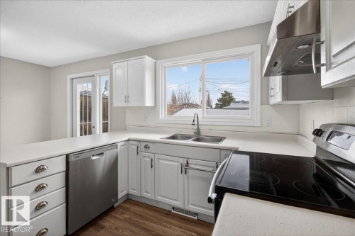 8 Erie Street S, Devon, AB - Indoor Photo Showing Kitchen With Double Sink