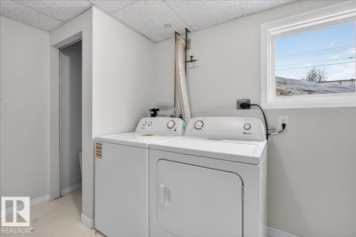 8 Erie Street S, Devon, AB - Indoor Photo Showing Laundry Room