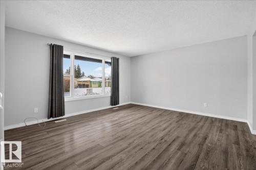 8 Erie Street S, Devon, AB - Indoor Photo Showing Other Room