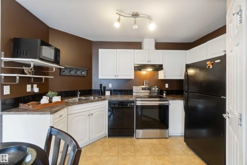 7 150 Edwards Drive, Edmonton, AB - Indoor Photo Showing Kitchen With Double Sink