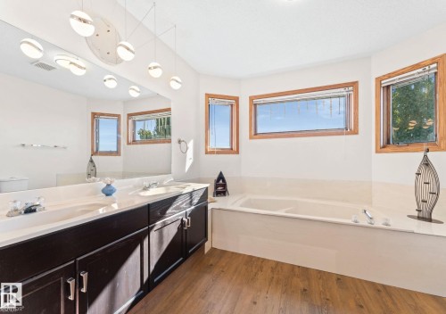 6018 156 Avenue, Edmonton, AB - Indoor Photo Showing Bathroom