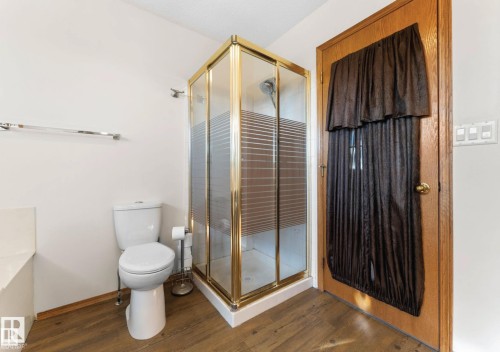 6018 156 Avenue, Edmonton, AB - Indoor Photo Showing Bathroom