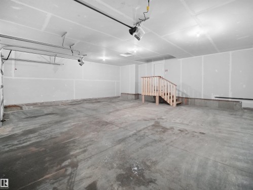 5015 46 Ave, Calmar, AB - Indoor Photo Showing Garage