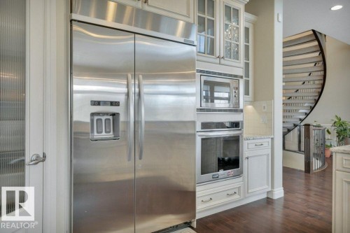 631 Howatt Drive, Edmonton, AB - Indoor Photo Showing Kitchen