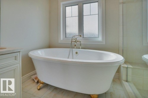 631 Howatt Drive, Edmonton, AB - Indoor Photo Showing Bathroom