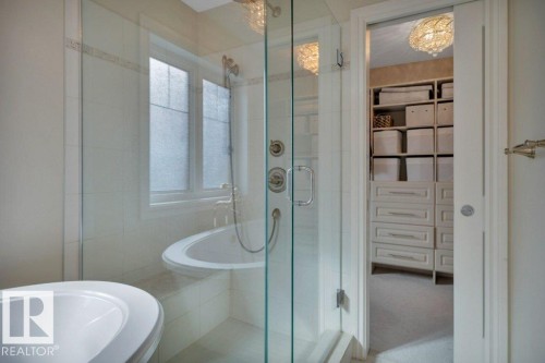 631 Howatt Drive, Edmonton, AB - Indoor Photo Showing Bathroom