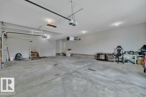 631 Howatt Drive, Edmonton, AB - Indoor Photo Showing Garage