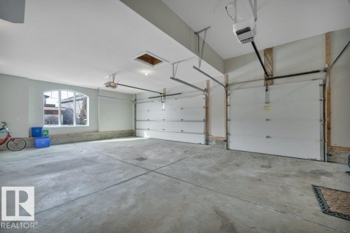 631 Howatt Drive, Edmonton, AB - Indoor Photo Showing Garage