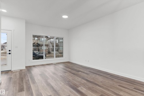 6222 175A Avenue, Edmonton, AB - Indoor Photo Showing Kitchen