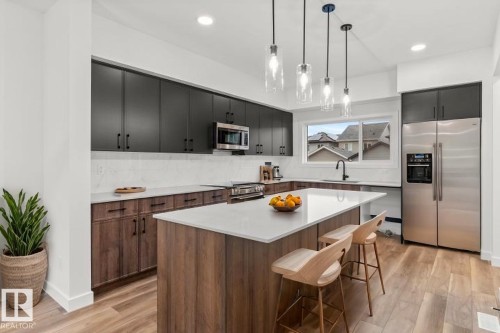 6222 175A Avenue, Edmonton, AB - Indoor Photo Showing Kitchen