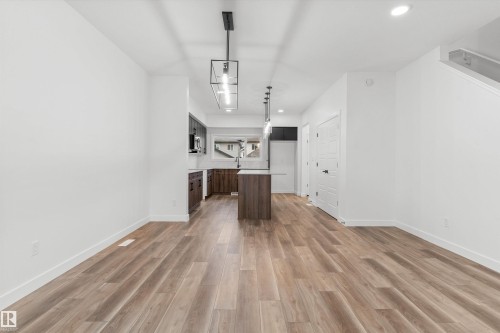 6222 175A Avenue, Edmonton, AB - Indoor Photo Showing Kitchen With Upgraded Kitchen