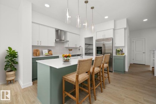 632 176 Avenue, Edmonton, AB - Indoor Photo Showing Kitchen With Upgraded Kitchen