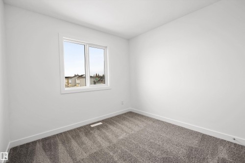 632 176 Avenue, Edmonton, AB - Indoor Photo Showing Other Room