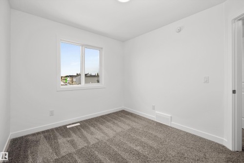 632 176 Avenue, Edmonton, AB - Indoor Photo Showing Other Room