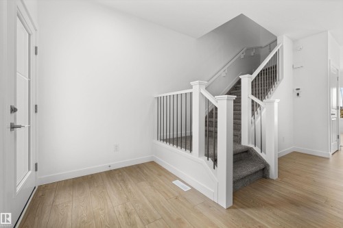 632 176 Avenue, Edmonton, AB - Indoor Photo Showing Other Room