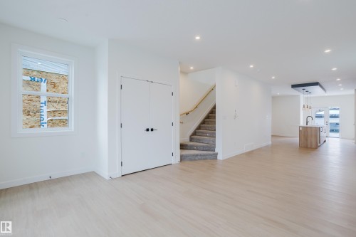 9709 157 St Nw, Edmonton, AB - Indoor Photo Showing Other Room