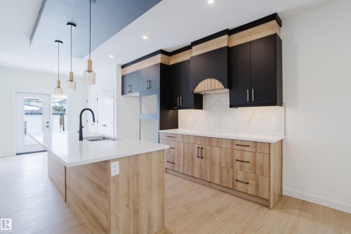 9709 157 St Nw, Edmonton, AB - Indoor Photo Showing Kitchen With Upgraded Kitchen