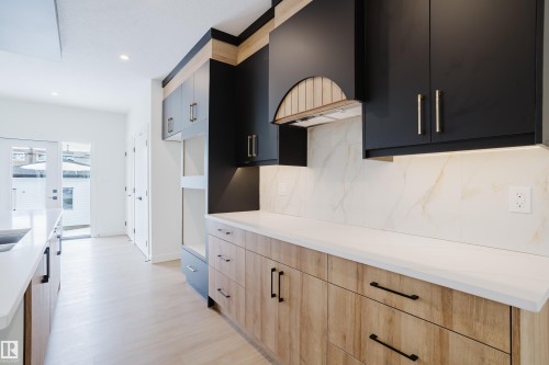 9709 157 St Nw, Edmonton, AB - Indoor Photo Showing Kitchen