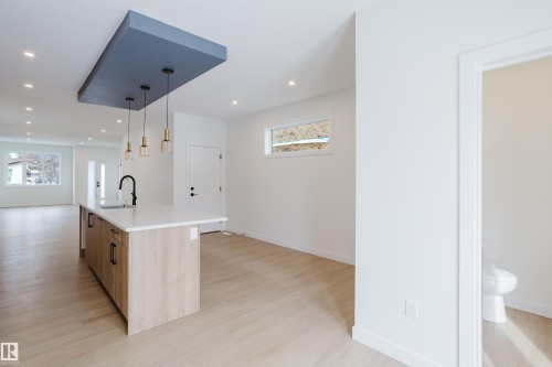 9709 157 St Nw, Edmonton, AB - Indoor