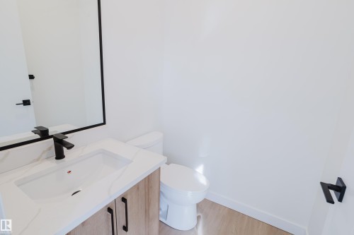 9709 157 St Nw, Edmonton, AB - Indoor Photo Showing Bathroom