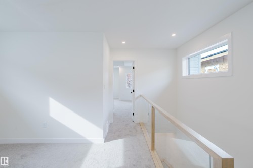 9709 157 St Nw, Edmonton, AB - Indoor Photo Showing Other Room