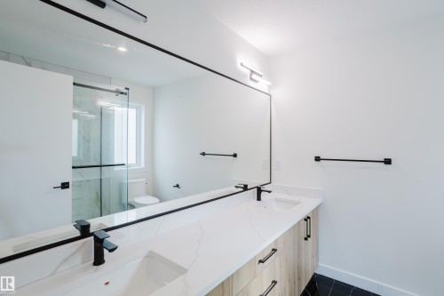 9709 157 St Nw, Edmonton, AB - Indoor Photo Showing Bathroom
