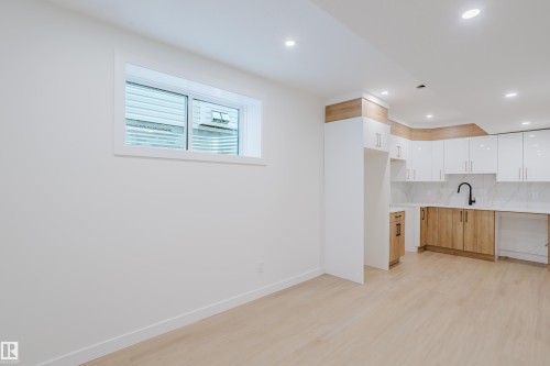 9709 157 St Nw, Edmonton, AB - Indoor Photo Showing Kitchen