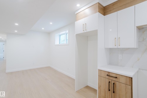 9709 157 St Nw, Edmonton, AB - Indoor Photo Showing Other Room