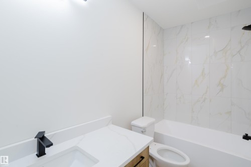 9709 157 St Nw, Edmonton, AB - Indoor Photo Showing Bathroom
