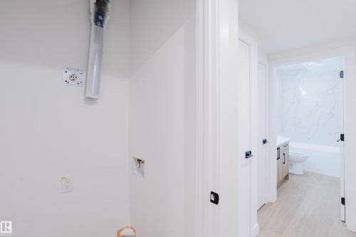 9709 157 St Nw, Edmonton, AB - Indoor