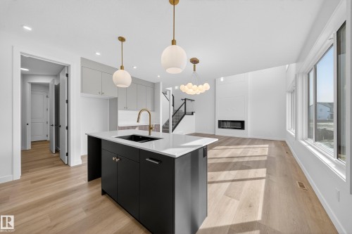 211 Paterson Link Link, Edmonton, AB - Indoor Photo Showing Kitchen With Upgraded Kitchen