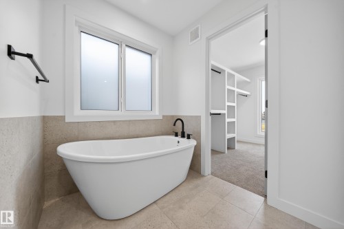 211 Paterson Link Link, Edmonton, AB - Indoor Photo Showing Bathroom