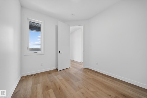 211 Paterson Link Link, Edmonton, AB - Indoor Photo Showing Other Room