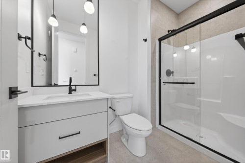 211 Paterson Link Link, Edmonton, AB - Indoor Photo Showing Bathroom