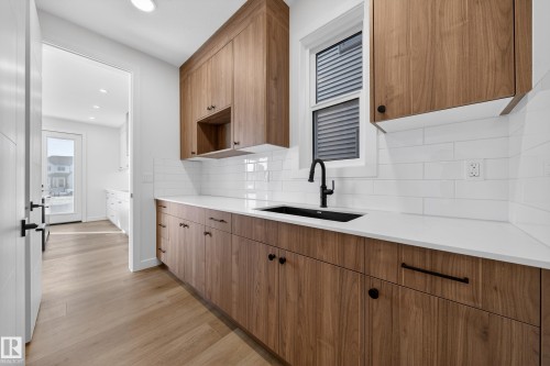 211 Paterson Link Link, Edmonton, AB - Indoor Photo Showing Kitchen