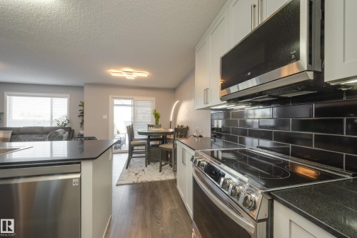 8 Ebbers Close, Edmonton, AB - Indoor Photo Showing Kitchen With Upgraded Kitchen