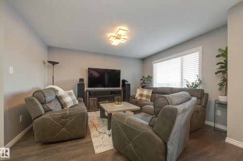8 Ebbers Close, Edmonton, AB - Indoor Photo Showing Living Room