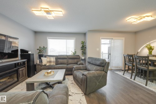 8 Ebbers Close, Edmonton, AB - Indoor Photo Showing Living Room