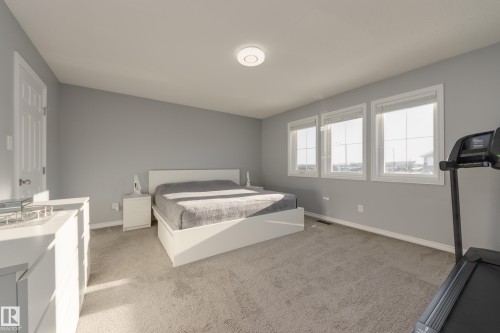 8 Ebbers Close, Edmonton, AB - Indoor Photo Showing Bedroom