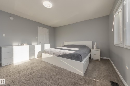8 Ebbers Close, Edmonton, AB - Indoor Photo Showing Bedroom