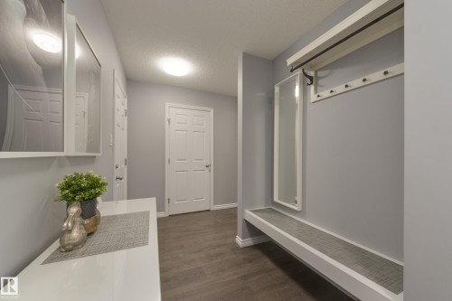 8 Ebbers Close, Edmonton, AB - Indoor Photo Showing Other Room