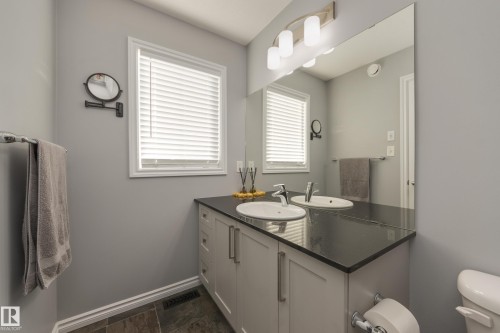 8 Ebbers Close, Edmonton, AB - Indoor Photo Showing Bathroom